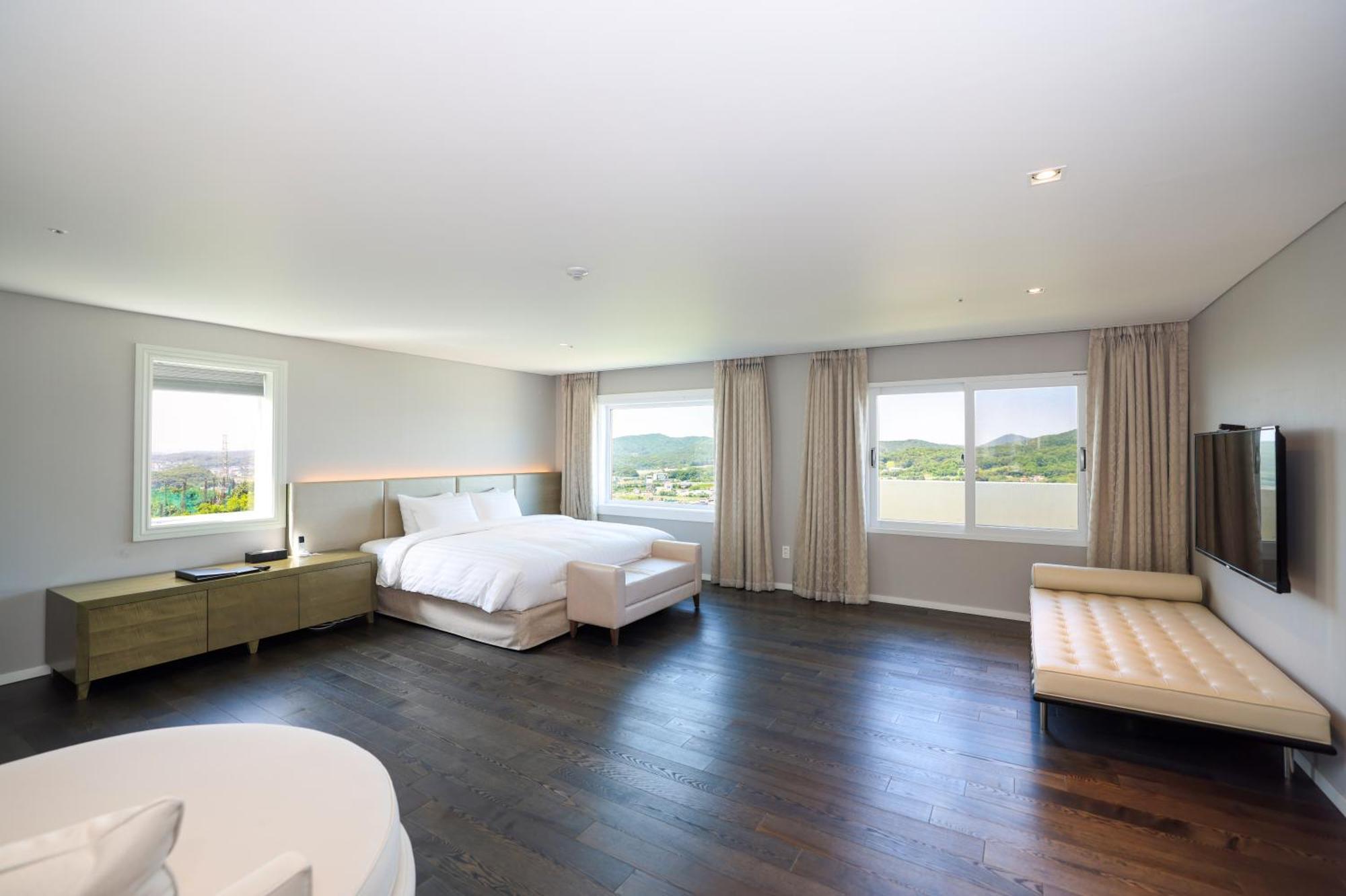 La Vie Dor Hotel And Resort, Trademark Collection By Wyndham Hwaseong Exterior photo